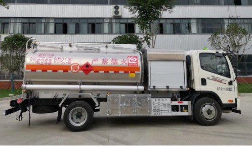 一汽青島解放J6F-6噸飛機(jī)加油車(chē)圖片 一汽青島解放J6F-6噸飛機(jī)加油車(chē)圖片