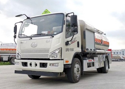 一汽青島解放J6F-6噸飛機(jī)加油車(chē)圖片 一汽青島解放J6F-6噸飛機(jī)加油車(chē)圖片